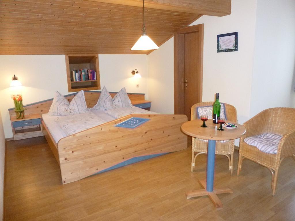 Gastehaus Fischer Hotel Eschlkam Room photo